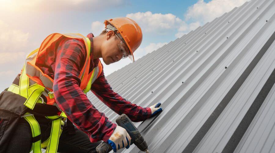 Professional gutter cleaning in Devens, MA